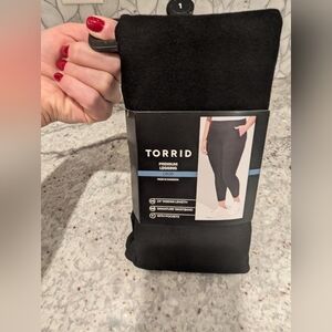 NWT Torrid Premium Cropped Black Leggings, Size 1X